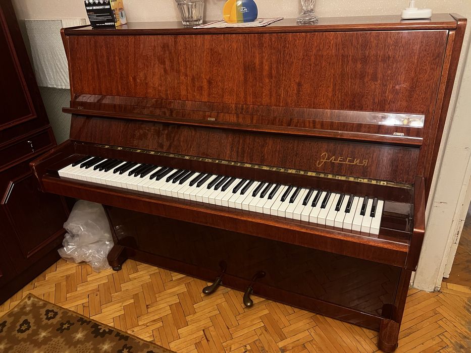Фортепіано Елегія кабінетне піаніно в чудовому стані
