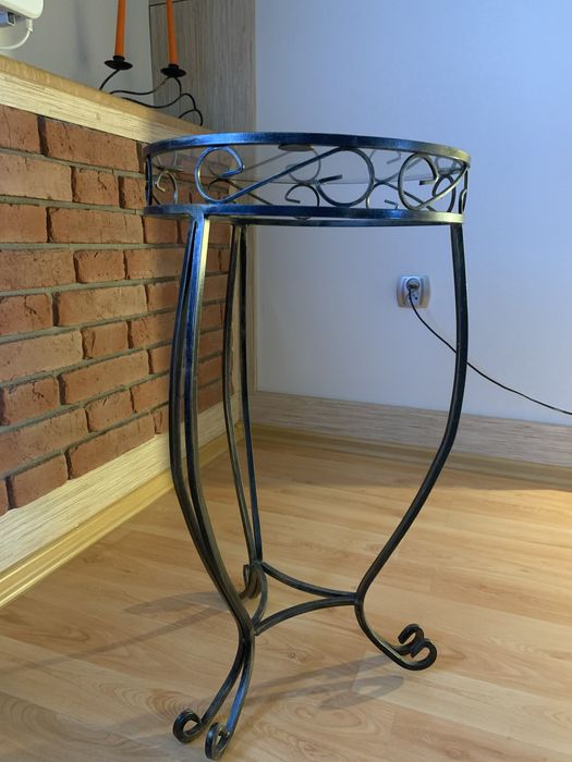 Stolik metalowy zloty