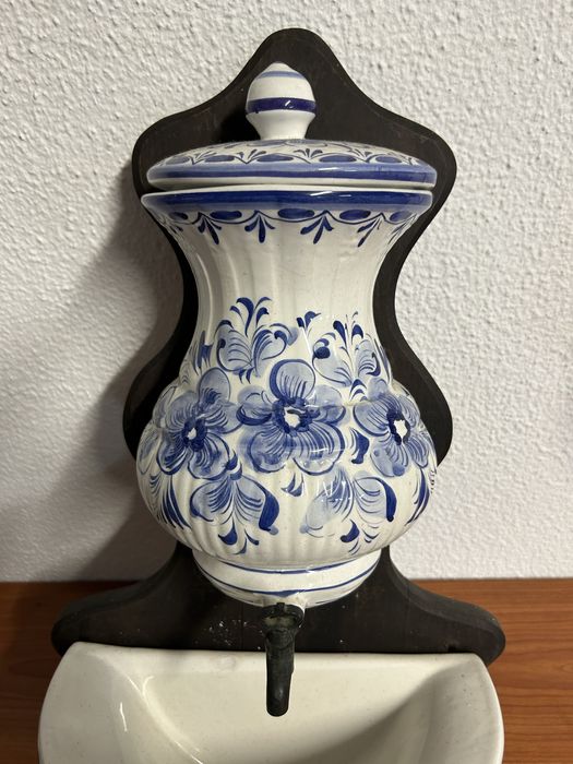 Pia de agua em louça