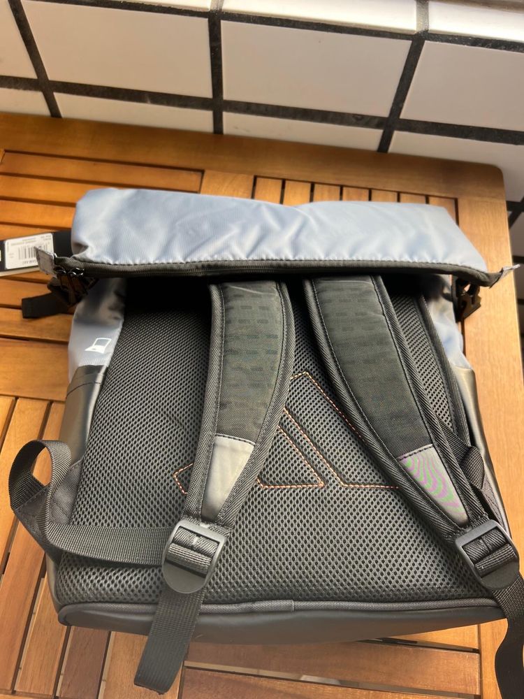 Mochila Adidas nova