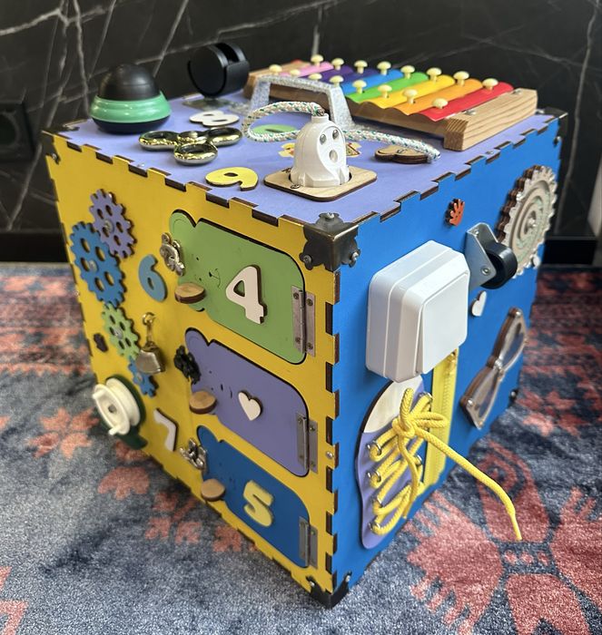 Бізікуб 30х30х30 бізоборд іграшка від 6 місяців