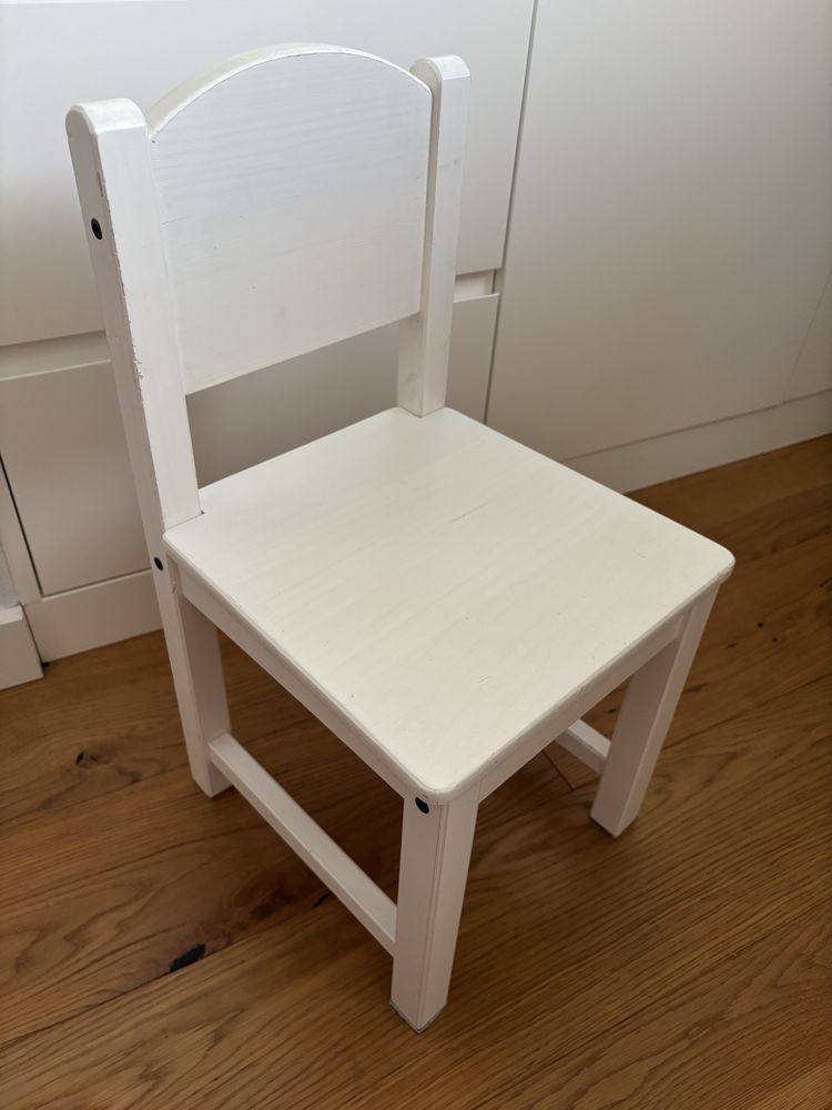 Krzesełko Sundvik i stolik Ikea Lack