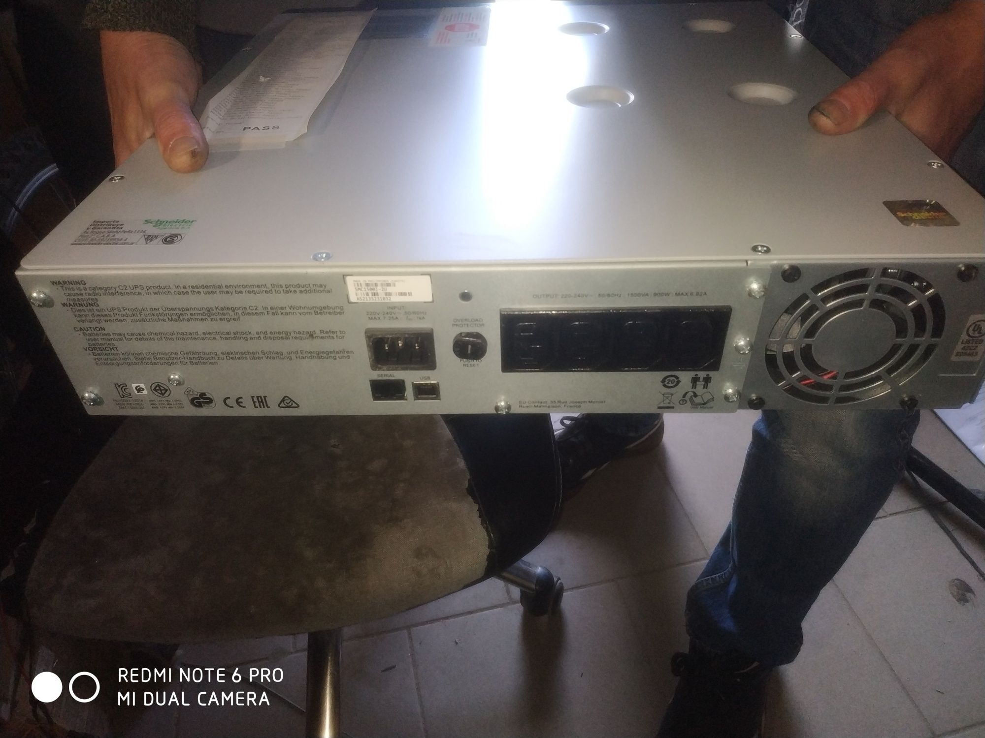 Пристрій безперебійного живлення APC Smart-ups c1500.