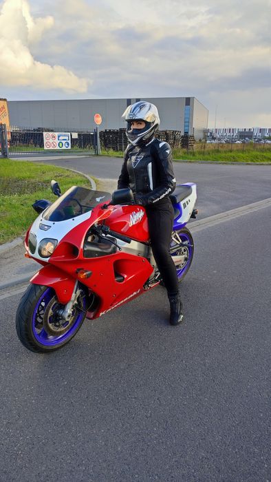 Kawasaki ZX7r kultowy