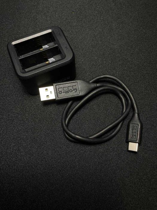GoPro Hero 10 Black + 5 baterii + akcesoria – stan bardzo dobry