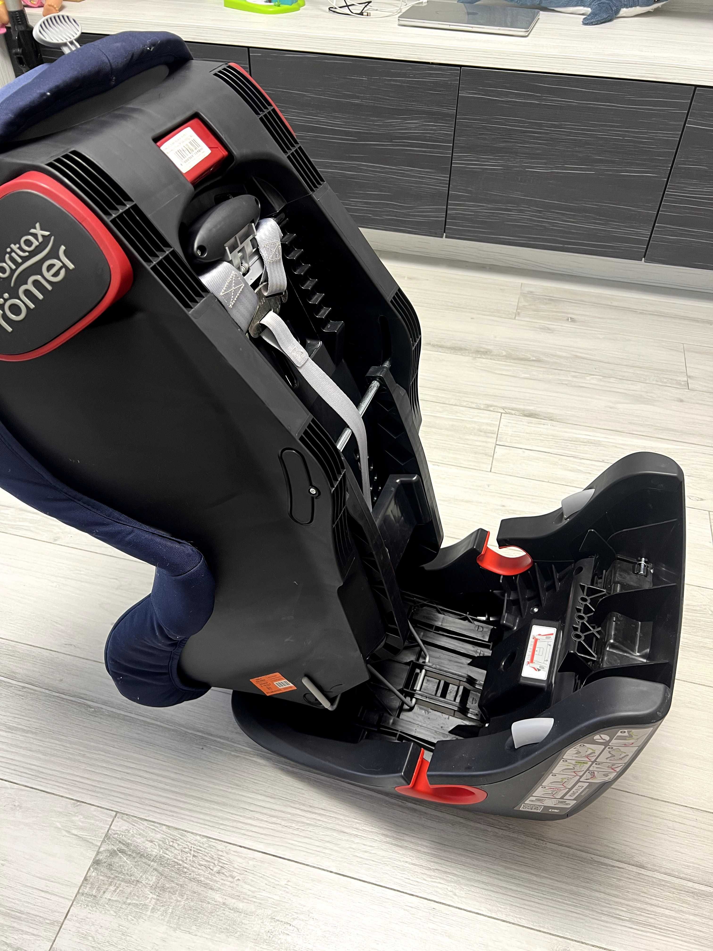 Автокрісло Britax Römer KING II, 1 група (до 4 років)