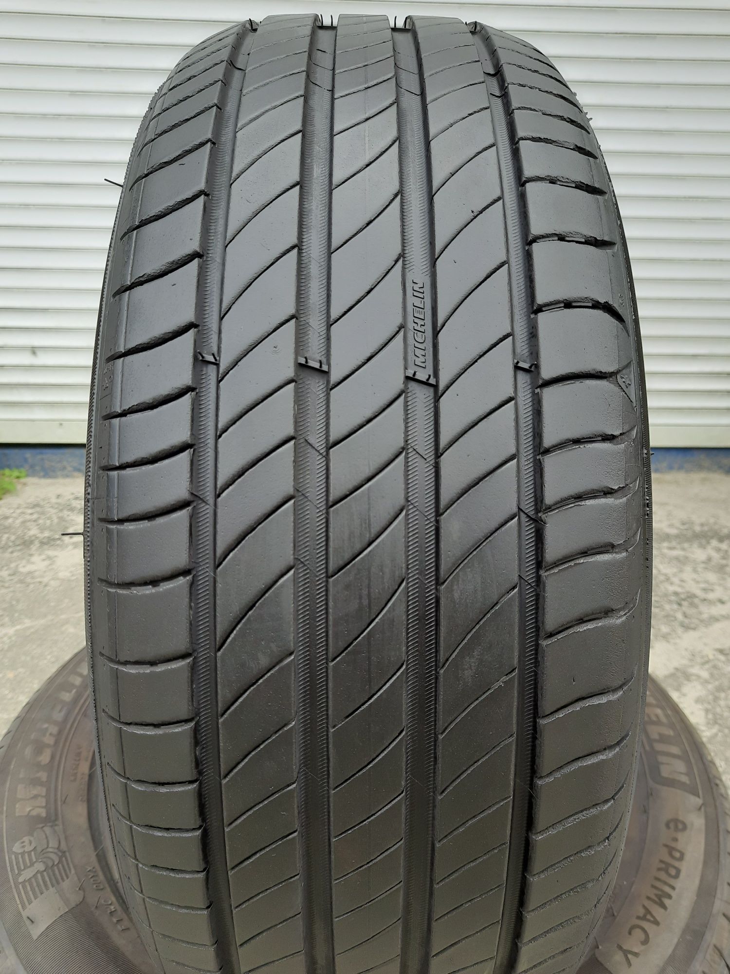 Продам пару шин Michelin 205/55/16