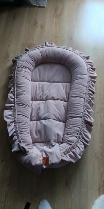 Góra do łóżeczka.