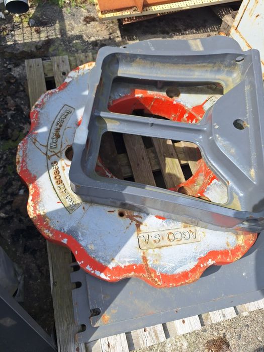 Obciążniki do ciągników MF 250 kg.