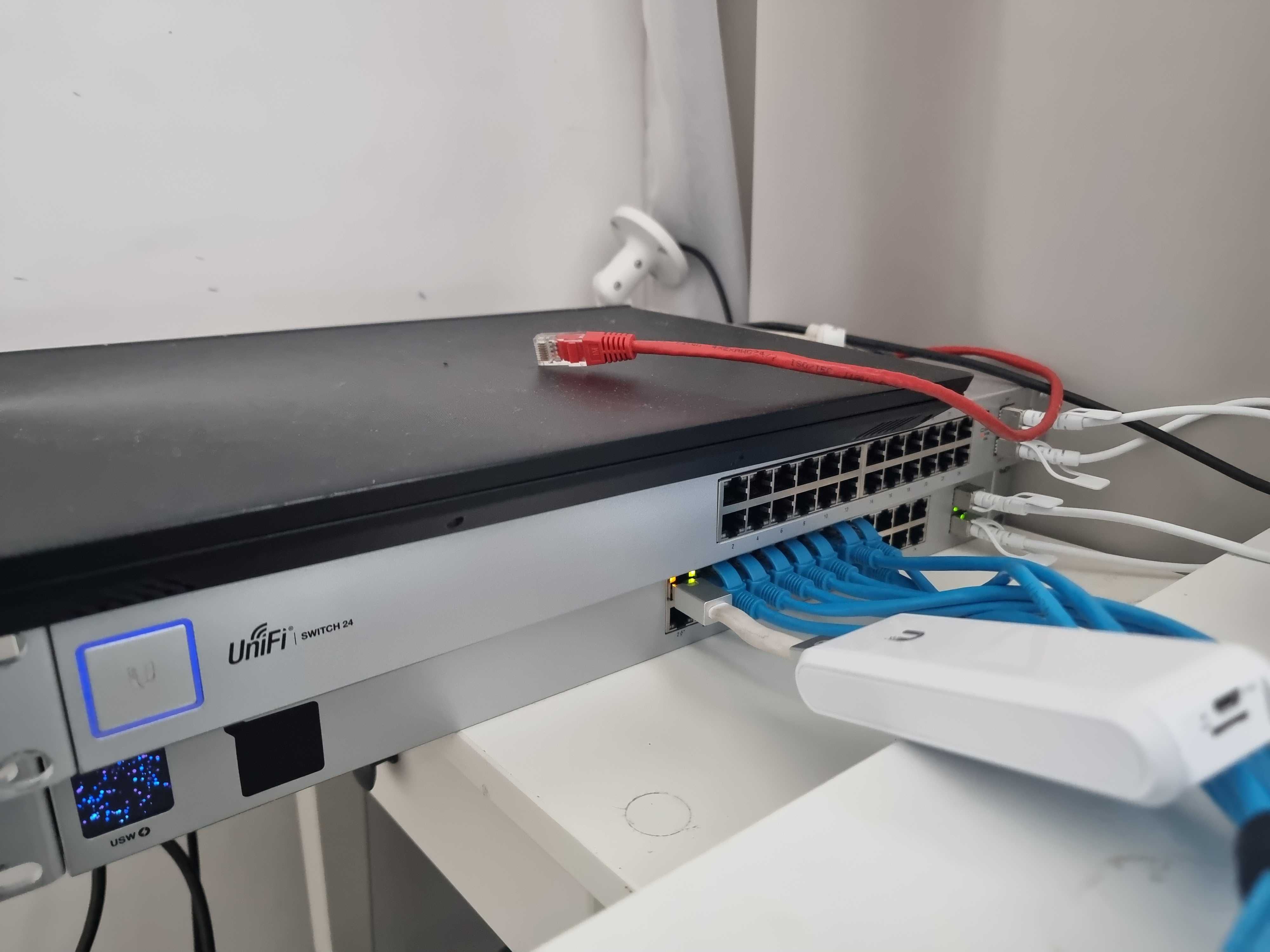 Wyprzedaż sprzętu po likwidacji firmy - Sieć, Monitoring, Laptop
