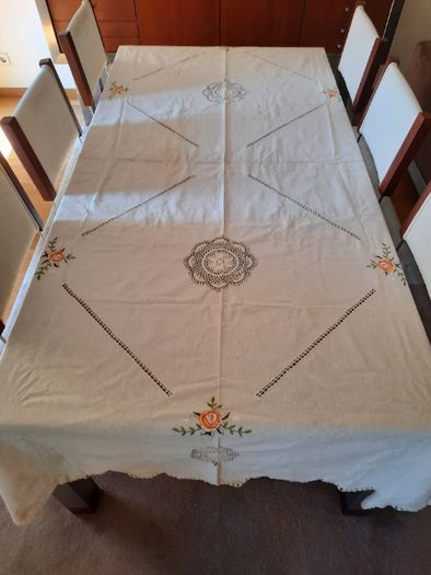 Toalha de Mesa em Linho e crochet com 12 guardanapos (2,60 x 1,70)