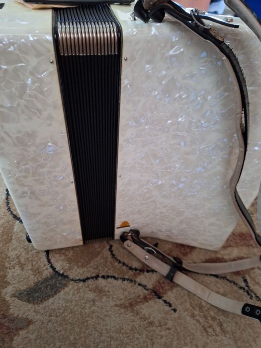 Sprzedam akordeon Weltmeister 80 basów