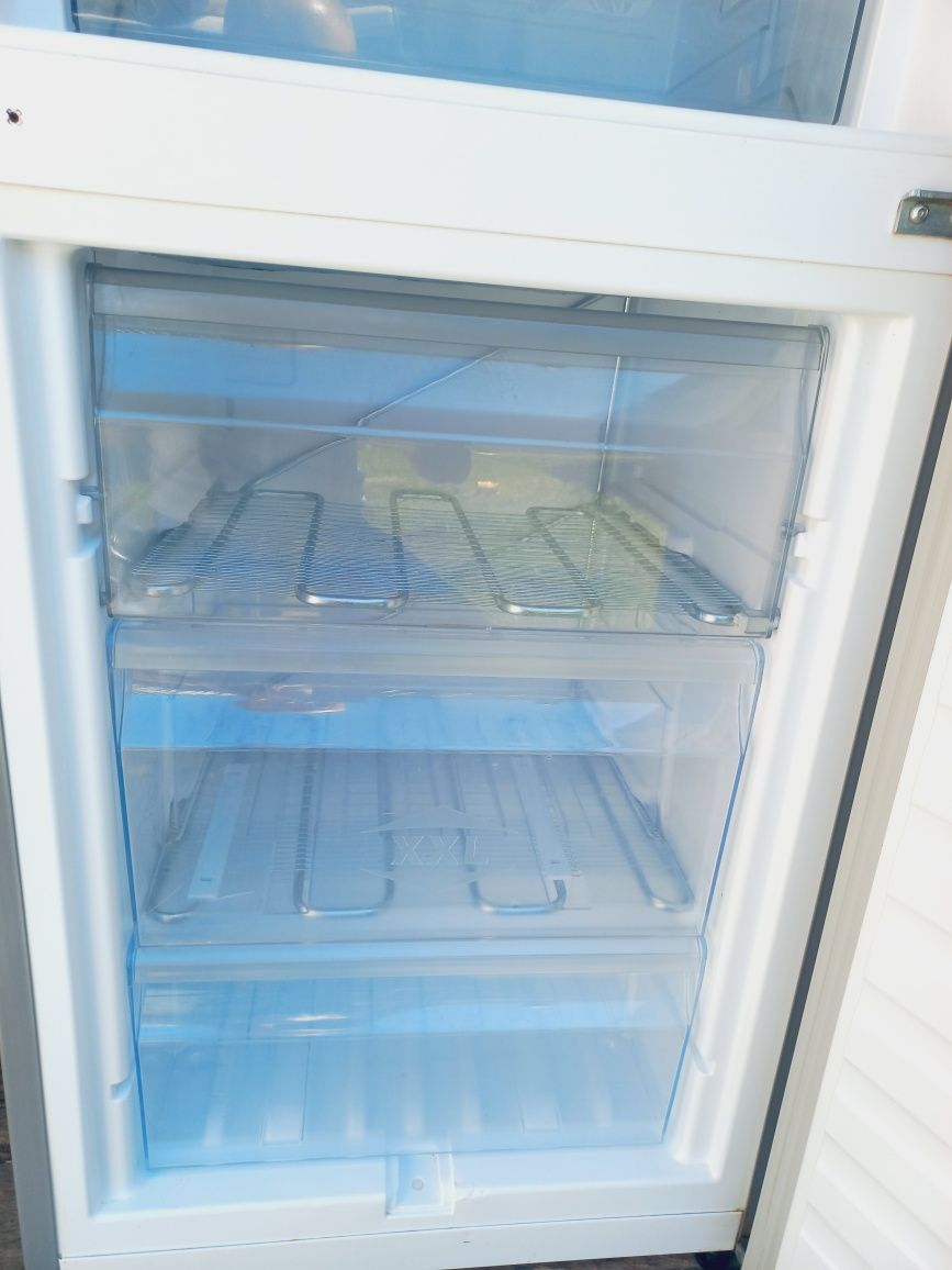 Lodówka Whirlpool Srebrna 100% Sprawna Transport