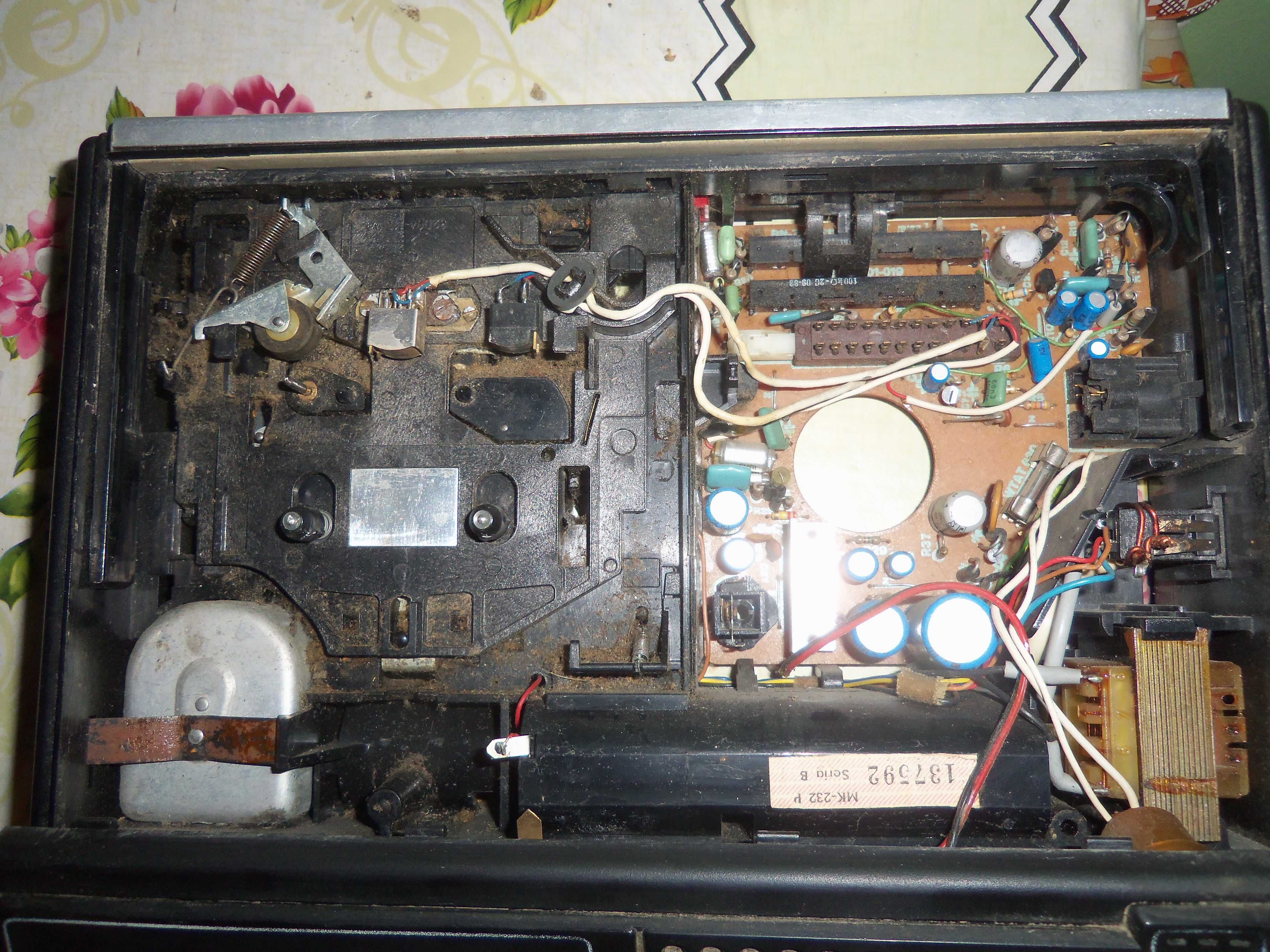 Magnetofon Unitra Lubartów MK232P AUTOMATIC, uszkodzony, do naprawy.