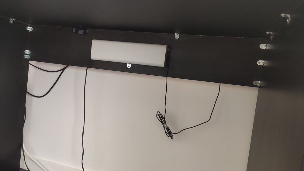 Secretária com led e suporte para 2 ecrãs