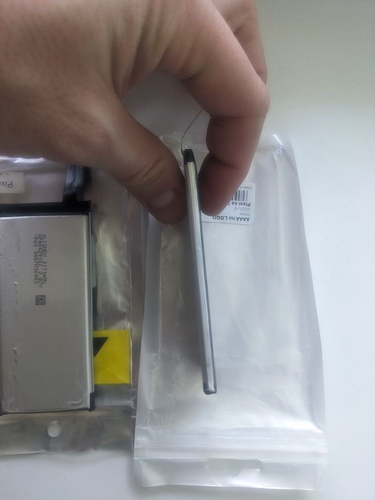 Акумулятори від Google Pixel 4a