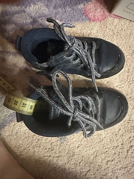 Дитяче взуття віддам за все 500 грн