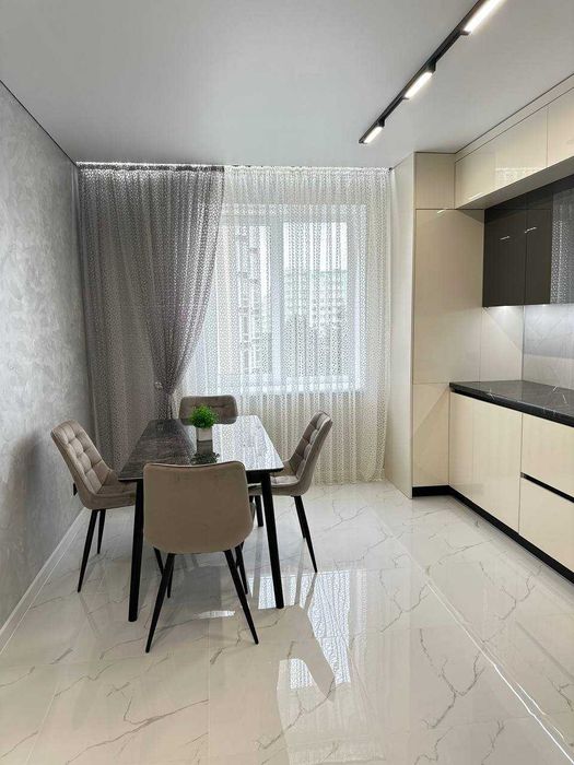 Продам квартиру з новим ремонтом