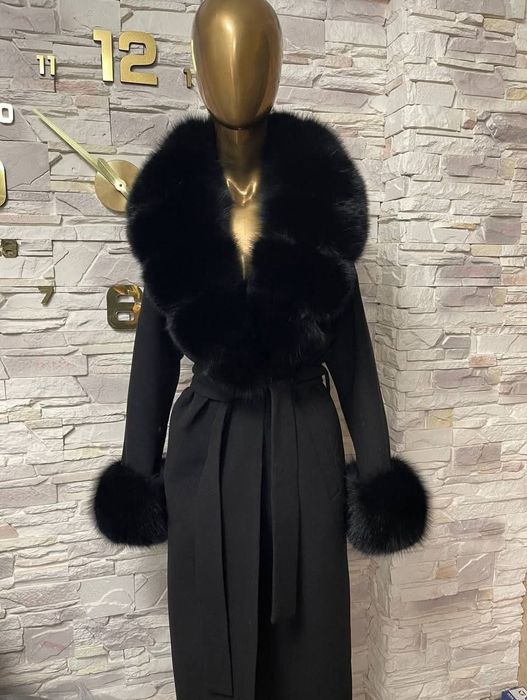 Пальто з чорнобуркою