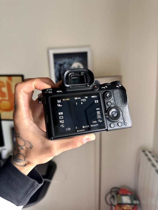 Sony A7 III - Ótimo estado - 21.000 disparos apenas