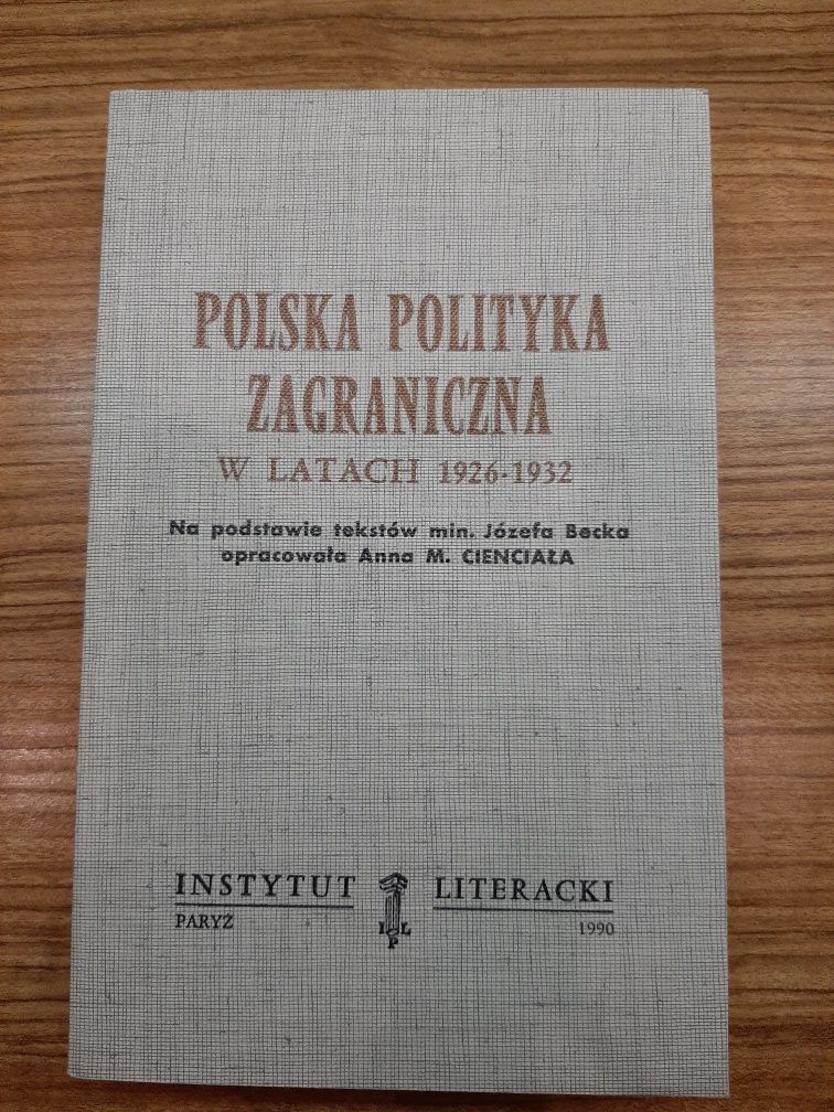 Polska polityka zagraniczna w latach, Praca zbiorowa