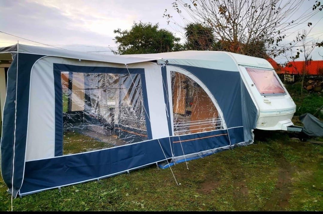 Caravana com avançado