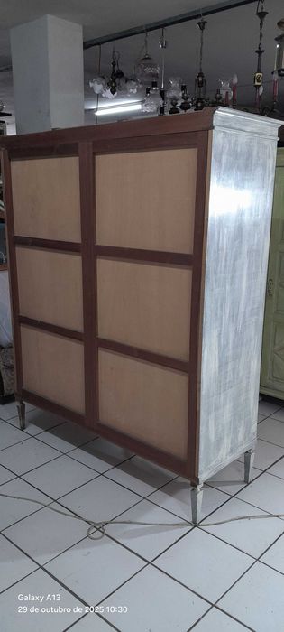 Roupeiro de 3 portas nº 1