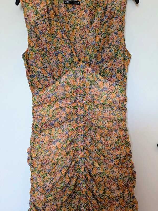 Vestido floral Zara