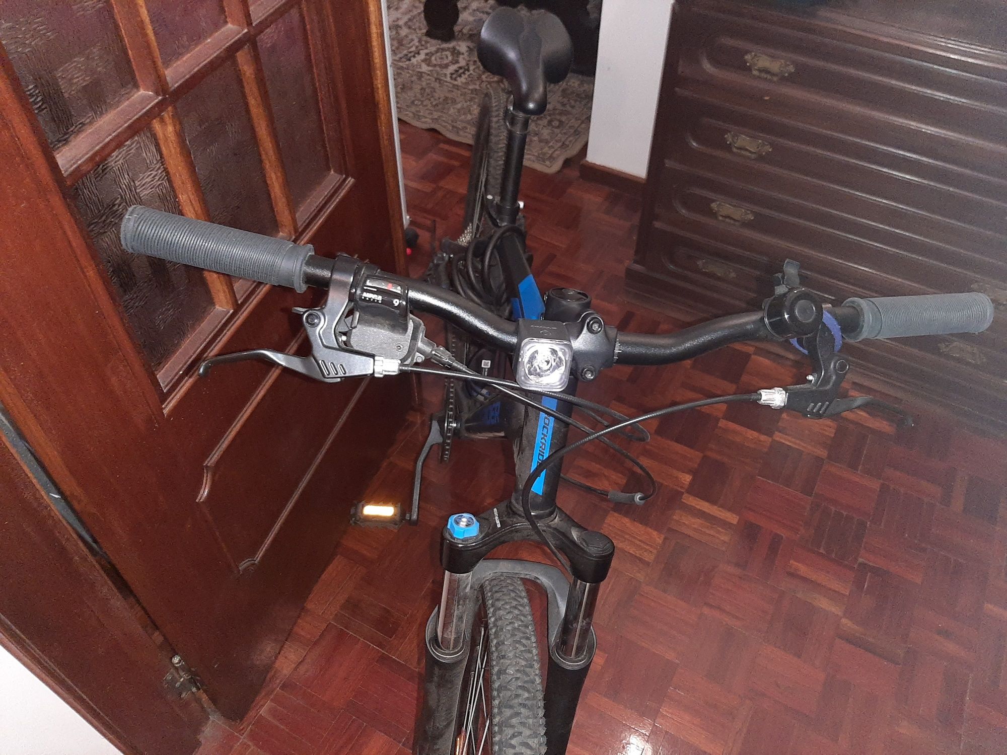 Bicicleta nova comprada a pouco meses