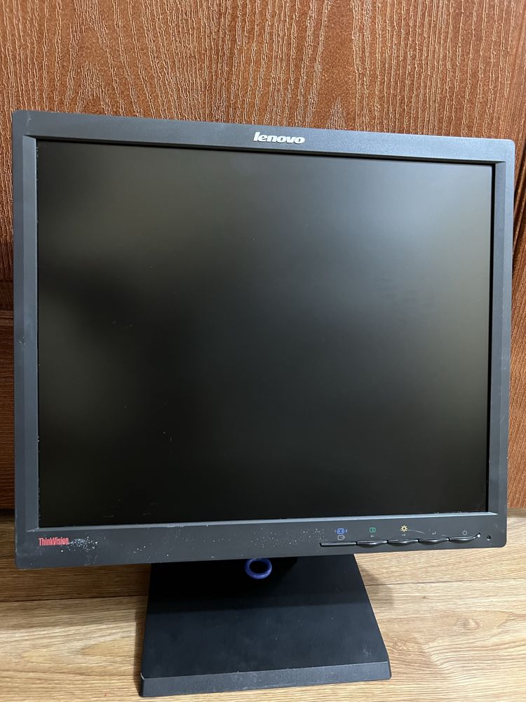 Відам монітор Lenovo ThinkVision