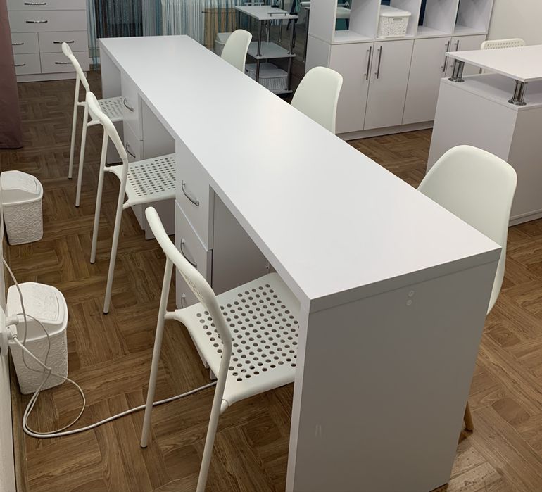 Продам стол манирюрный на 3 мастера