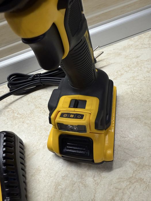 Акумуляторний шуруповерь Dewalt dcd800 комплект