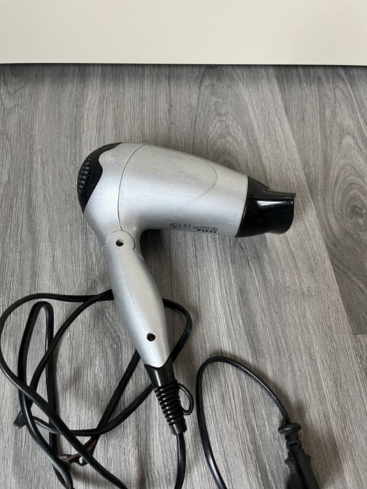 Невеличкий фен для волосся