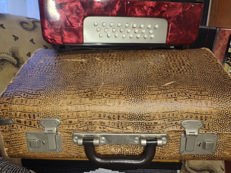 Продам гармонь гармошка хромка