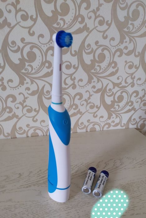 Електрична зубна щітка Oral-B на батарейках, зубная щетка.