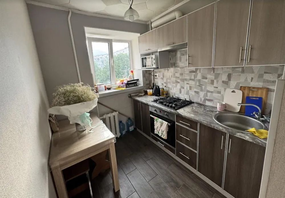 Продаж 1к квартири 30 кв. м на вул. Карпенка