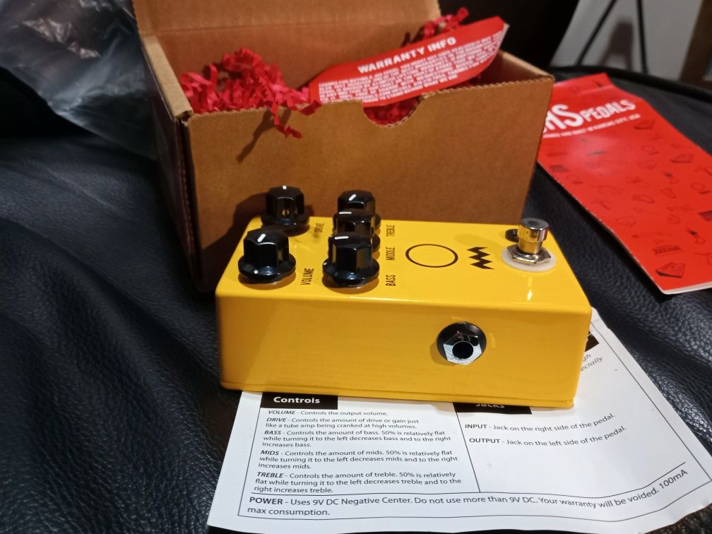 JHS Charlie Brown V4 pedal de overdrive