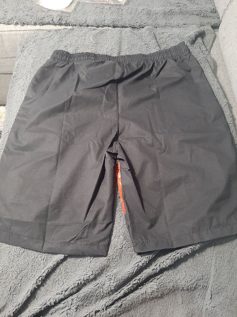 Sprzedam nowe spodenki męskie typu bermudy rozmiar XL
