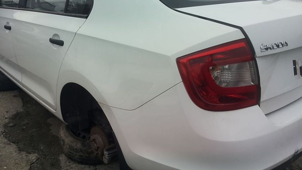Lampa tył lewa SKODA Rapid 2013 1.6 TDI MZL LF9E