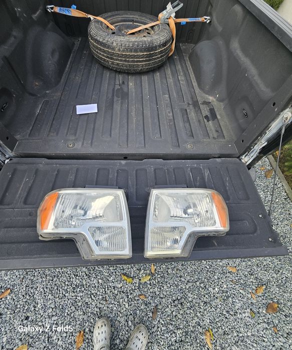 Komplet lampy przednie tylnie i gril z owiewką ford f150