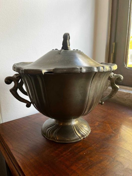 Peça de decoração em estanho