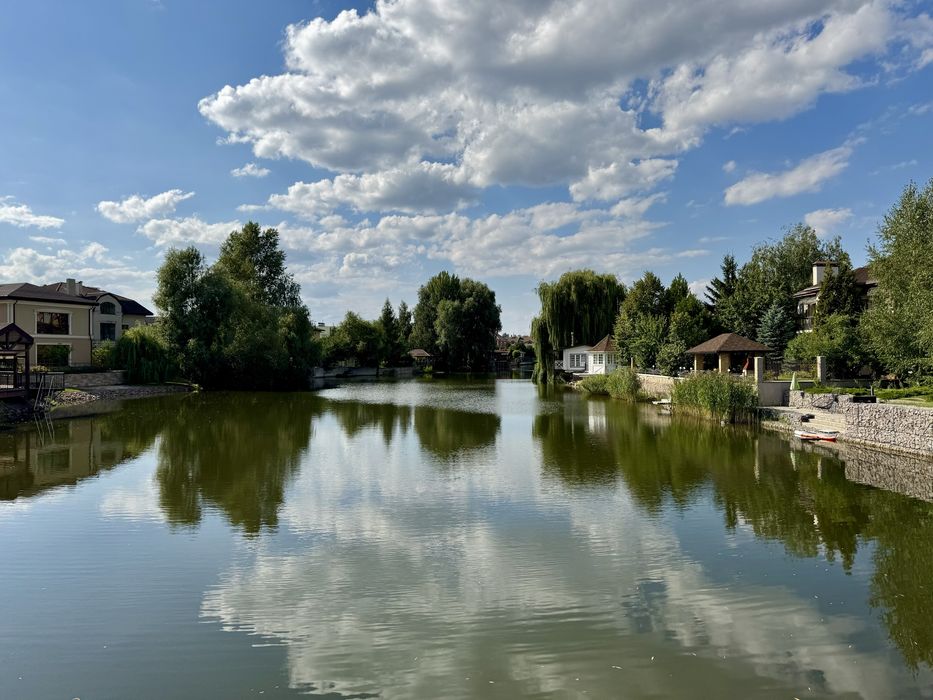 Ділянка з виходом в Сосновий ліс, власний вихід на Озеро с.Ходосівка