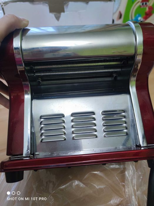 Elektryczna maszynka do robienia makaronu