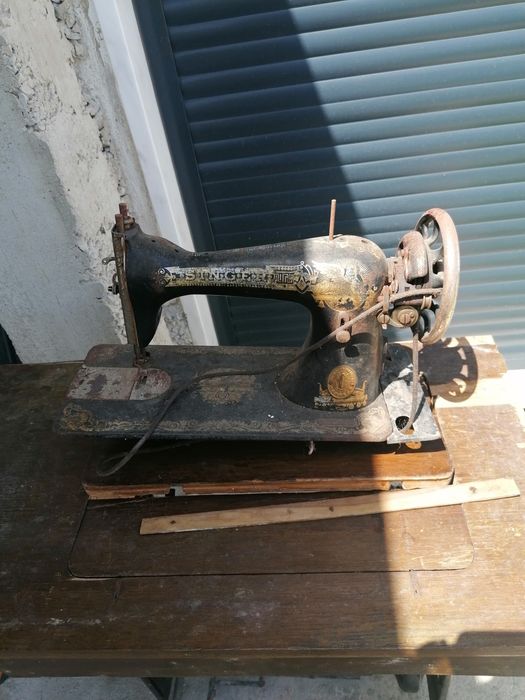 Máquina de costura singer