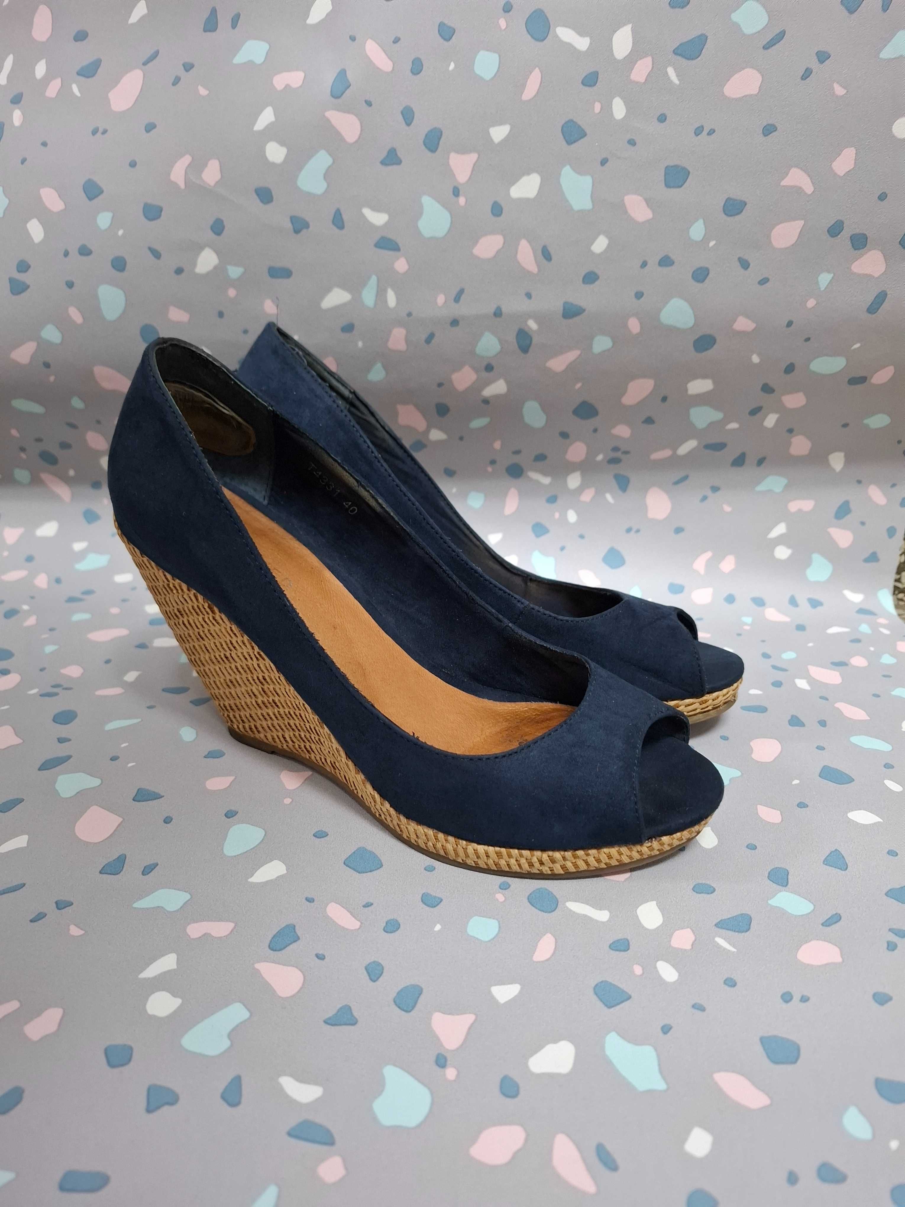 Buty na koturnie, Reserved, stan bdb