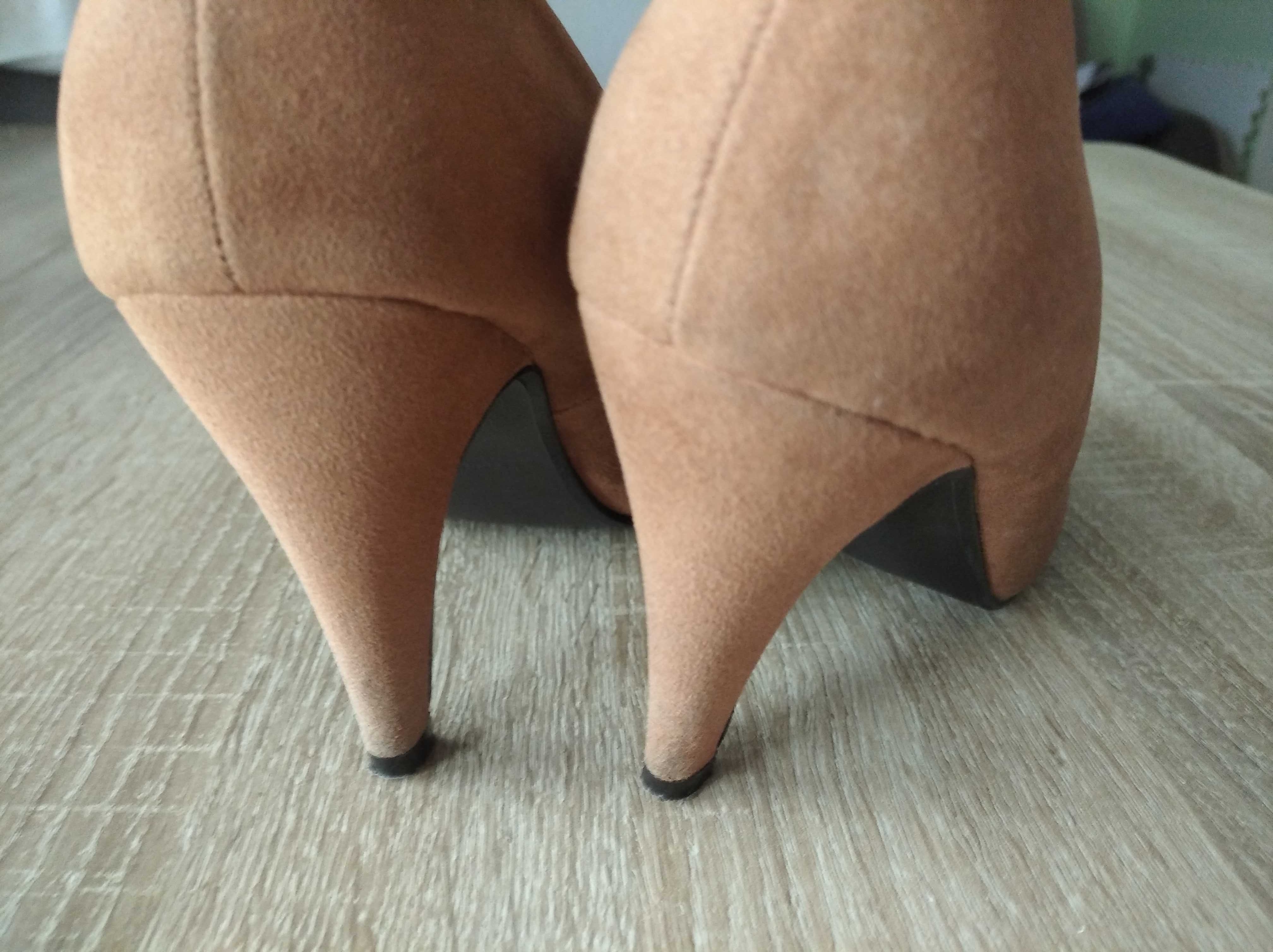 Półbuty czółenka na obcasie camel CCC r.37