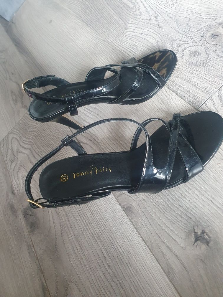 Szpilki letnie, sandały na obcasie