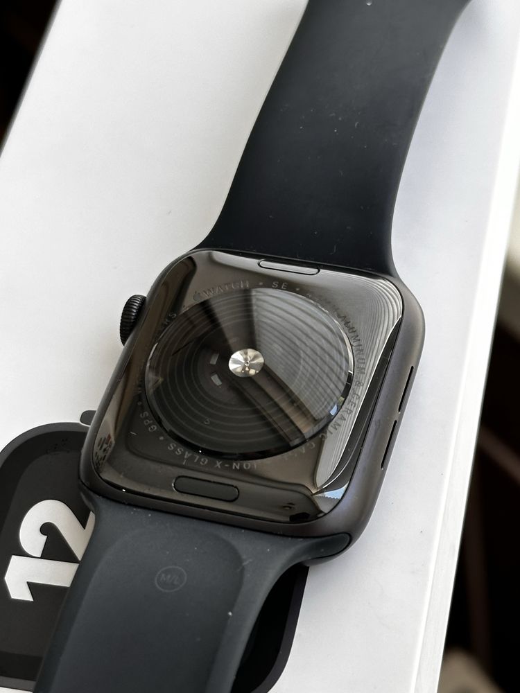 Apple Watch se space grey 44mm