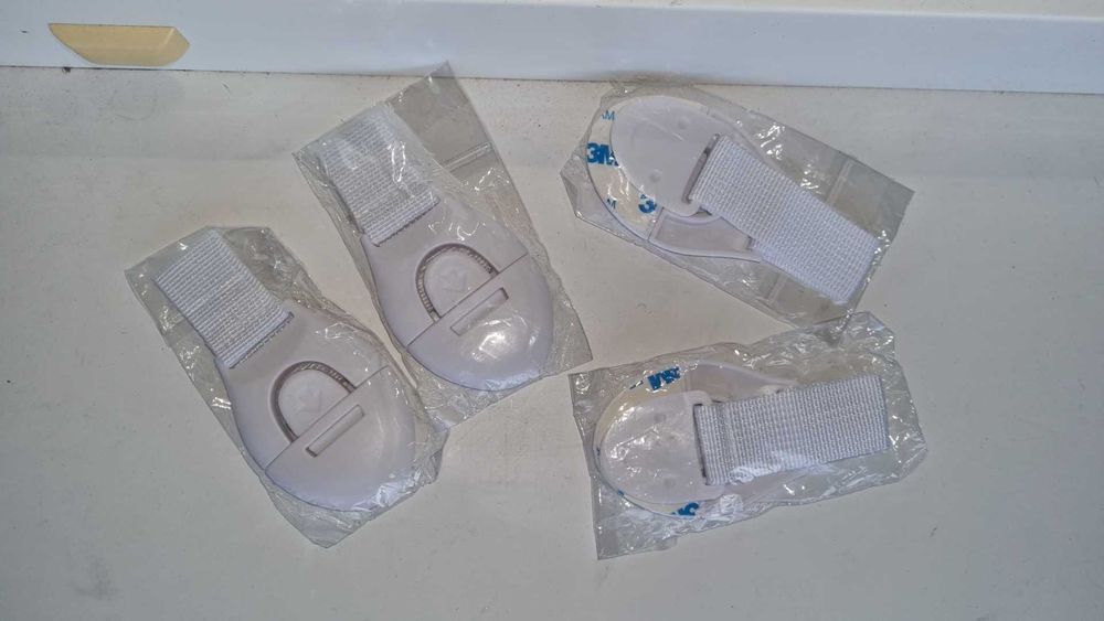 Захист для дітей(блокатори шаф/ящиків)– 4 шт