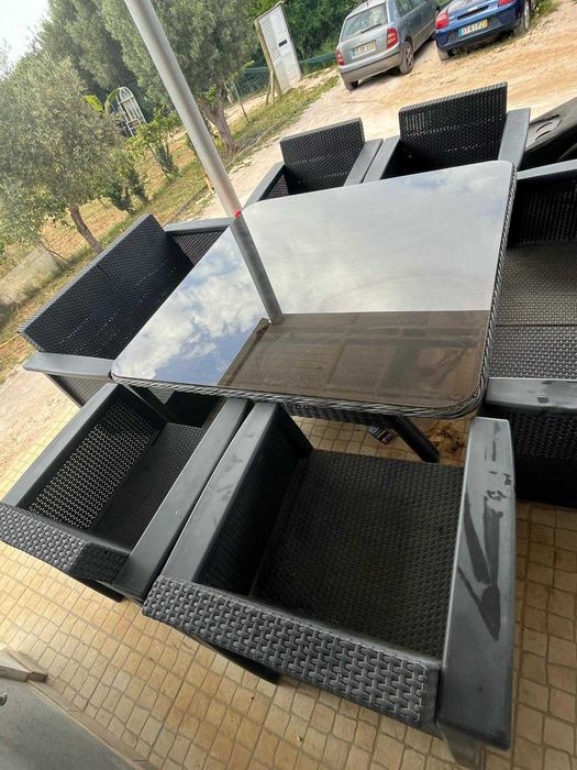 Mesa de jardim com cadeiras
